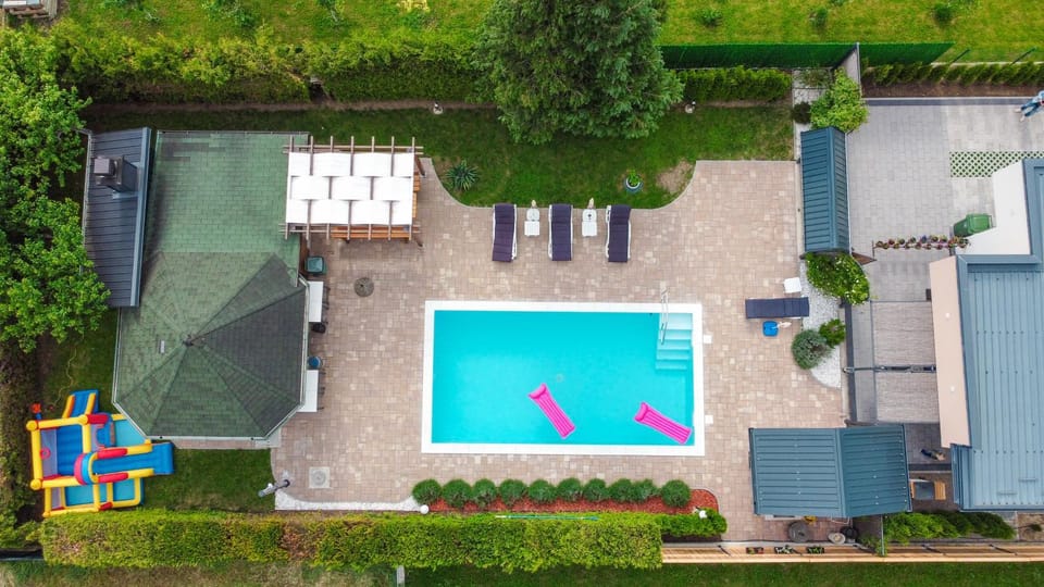 Bird's eye view, Swimming pool