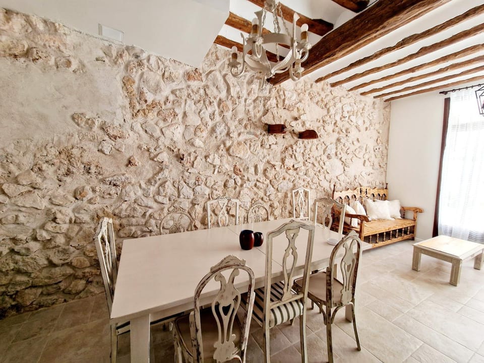 Dining area, Internal: Not applicable to any particular room