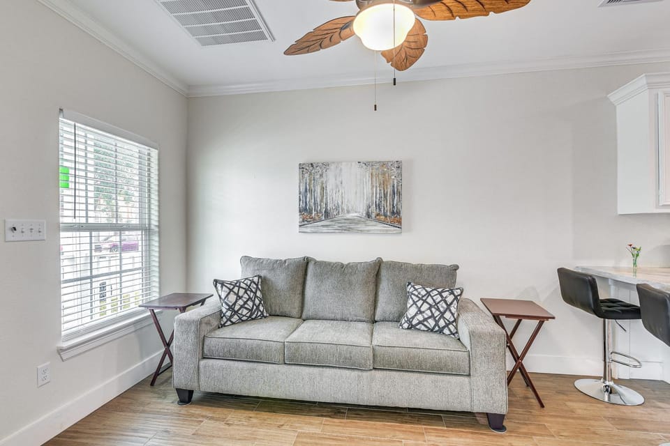 Walk to Beach & Moody Mansion: Long-Term Getaway House in Galveston Island