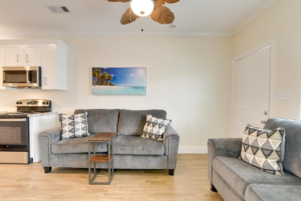 Walk to Pleasure Pier! Extended Stay in Galveston House in Galveston Island
