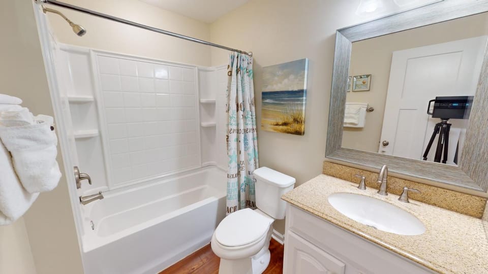 Shower, Toilet, Bathroom, Bath, towels