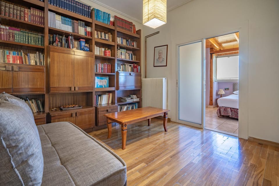 Library, TV and multimedia, Living room, Seating area, hair dresser