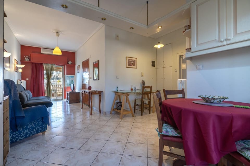 Property building, Kitchen or kitchenette, Living room, Seating area, Dining area