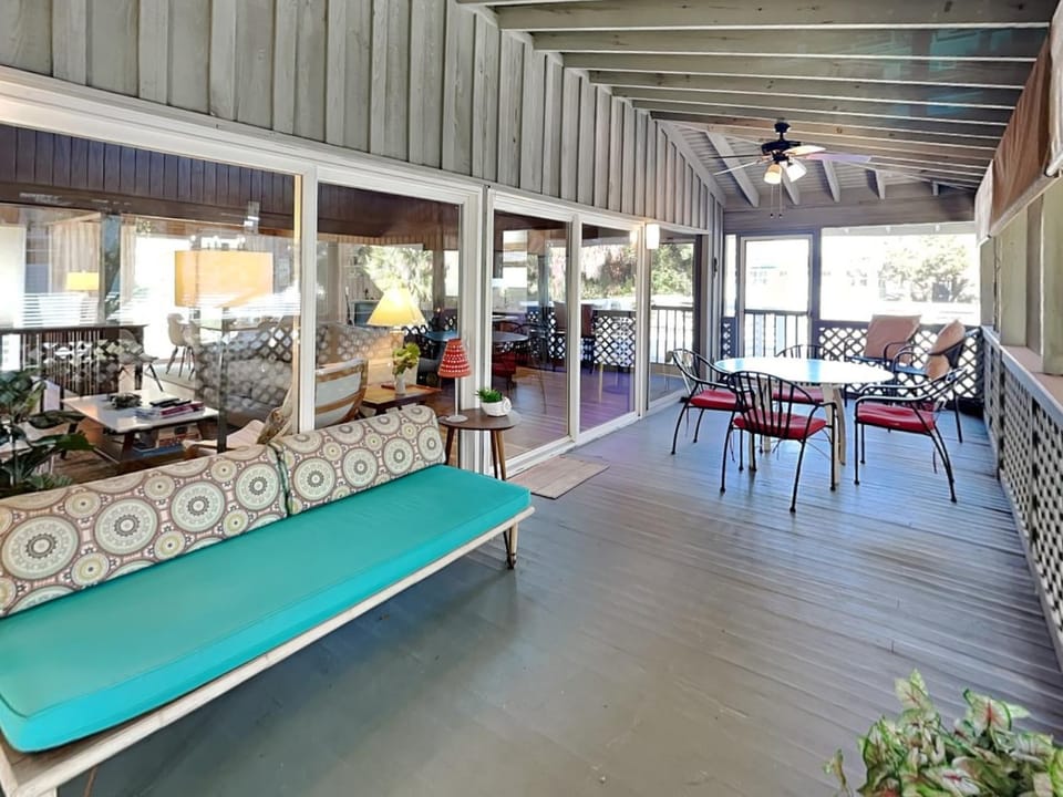 Balcony/Terrace, Seating area, Dining area, furniture