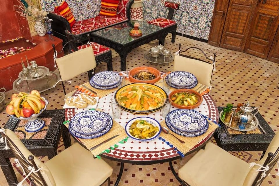 Food and drinks, Dining area, Food, Lunch, Dinner, Drinks