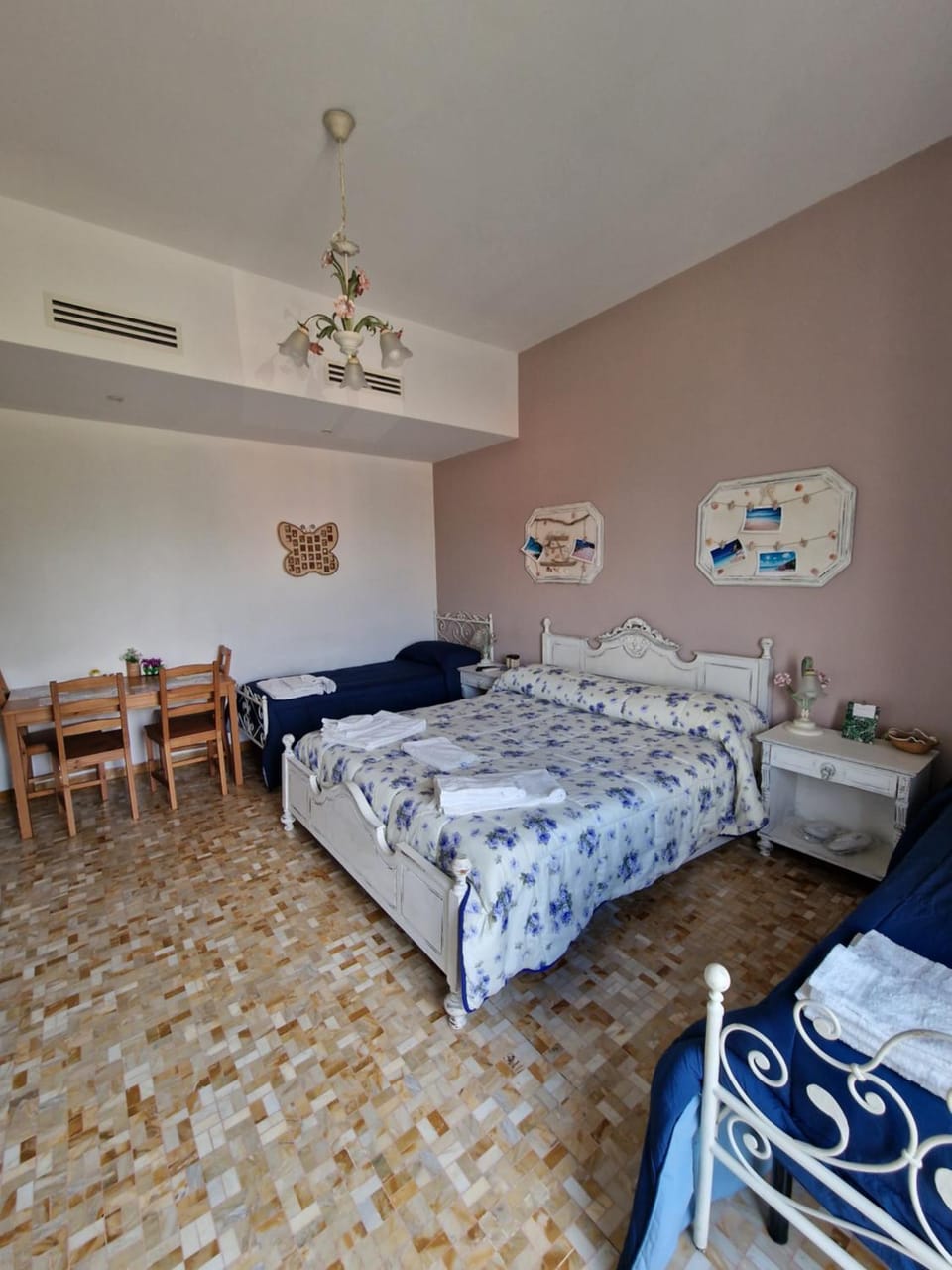 Camere Le Margherite Bed and Breakfast in Olbia