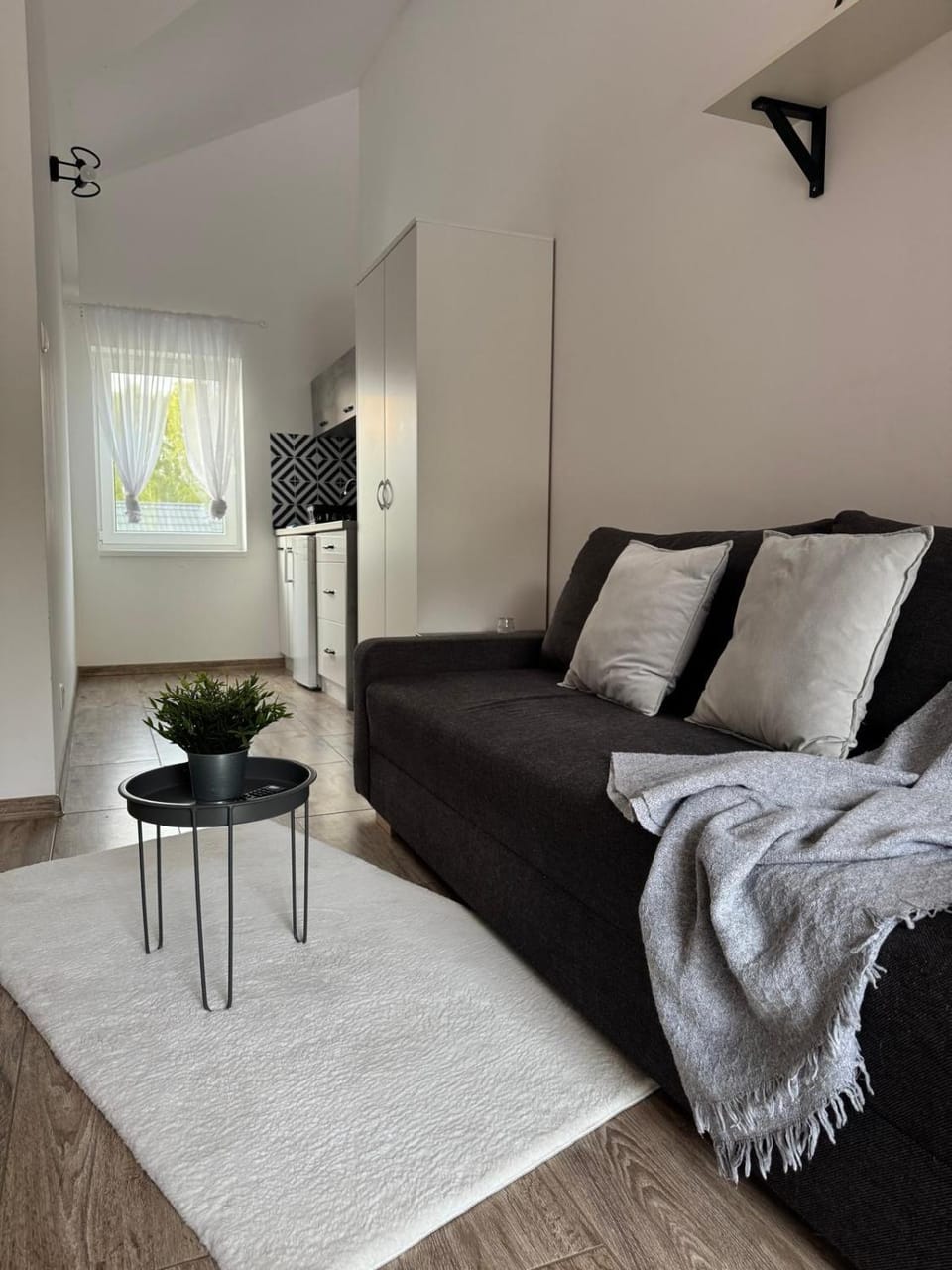 Bed, TV and multimedia, Living room, Photo of the whole room