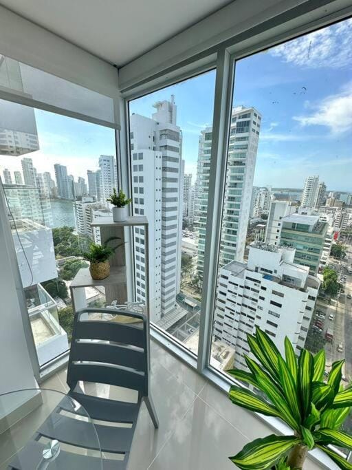 View (from property/room), Dining area, City view, Sea view