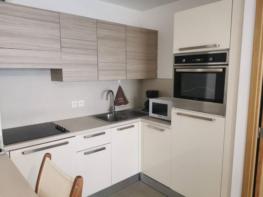 Centre Juan Les Pins 2P White Pearl garage Apartment in Antibes