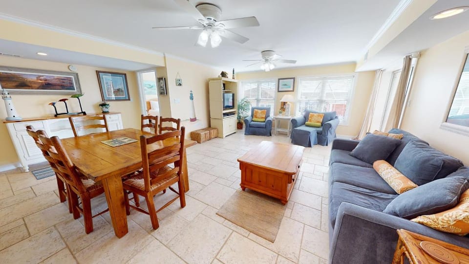 TV and multimedia, Living room, Seating area, Dining area, furniture