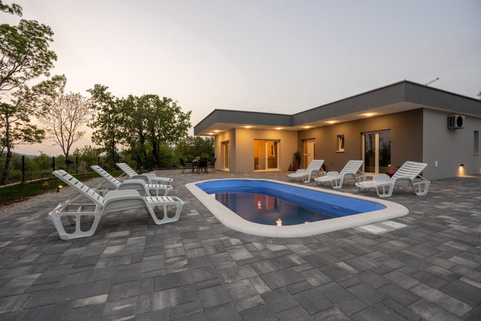 Property building, Patio, Day, Natural landscape, Pool view, Swimming pool, sunbed