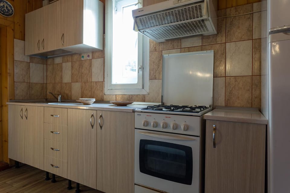 Communal kitchen, pet friendly, stove
