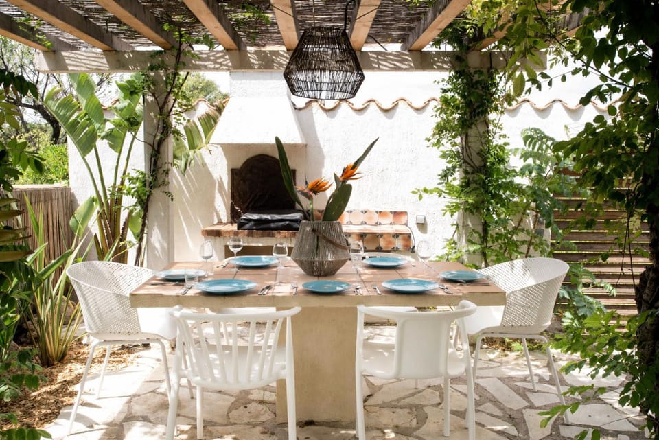 VACATELLA - LA VILLA NONNA, Rez de jardin de 90m2 d'une villa avec terrasse privative de 50m2 et aperçu mer House in Sainte-Maxime