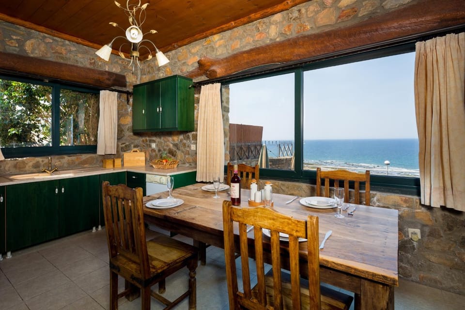 Kitchen or kitchenette, Dining area, Sea view