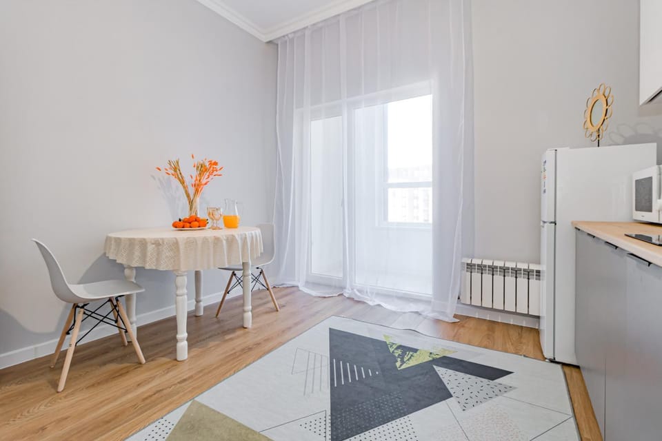 Kitchen or kitchenette, Dining area, stove