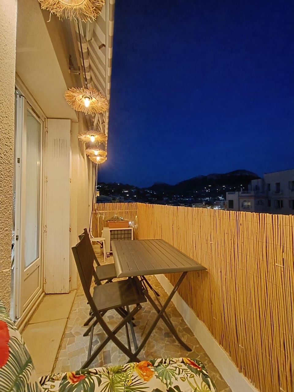 Patio, Natural landscape, View (from property/room), Balcony/Terrace, Living room, Seating area, Dining area, Mountain view