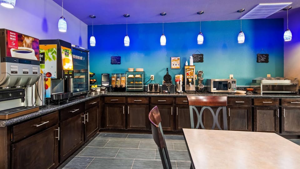 Restaurant/places to eat, Dining area, On site, Breakfast