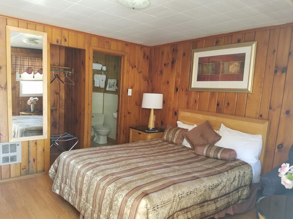 Seven Dwarfs Cabins - White Cabin Cabin in Queensbury