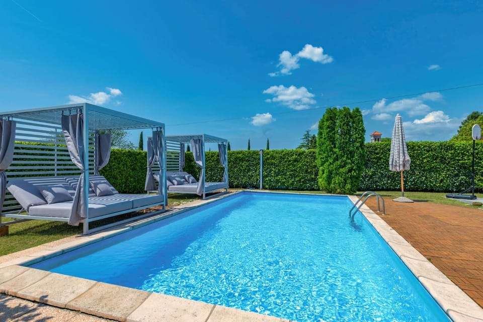 Day, Pool view, Swimming pool, sunbed