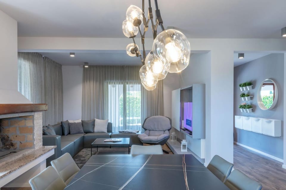 TV and multimedia, Living room, Seating area