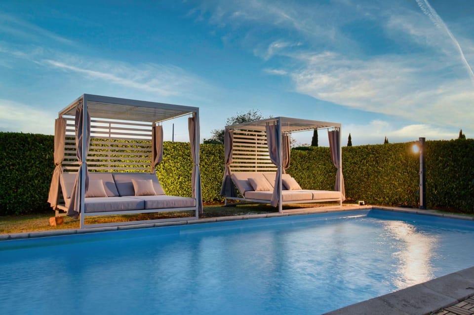 Day, Pool view, Swimming pool, sunbed
