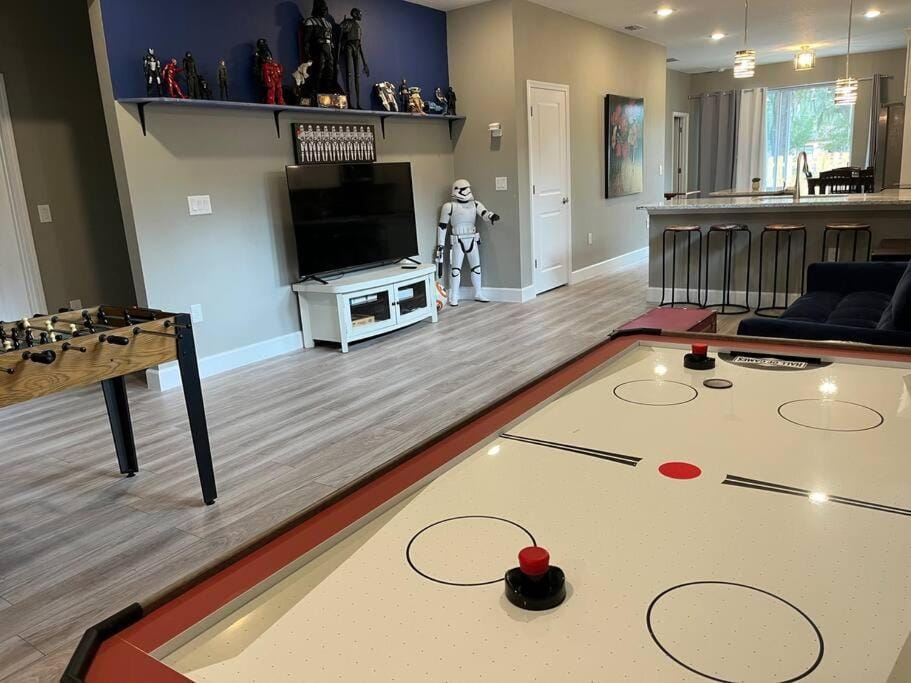 The Billiard close to downtown with fenced yard House in Sanford