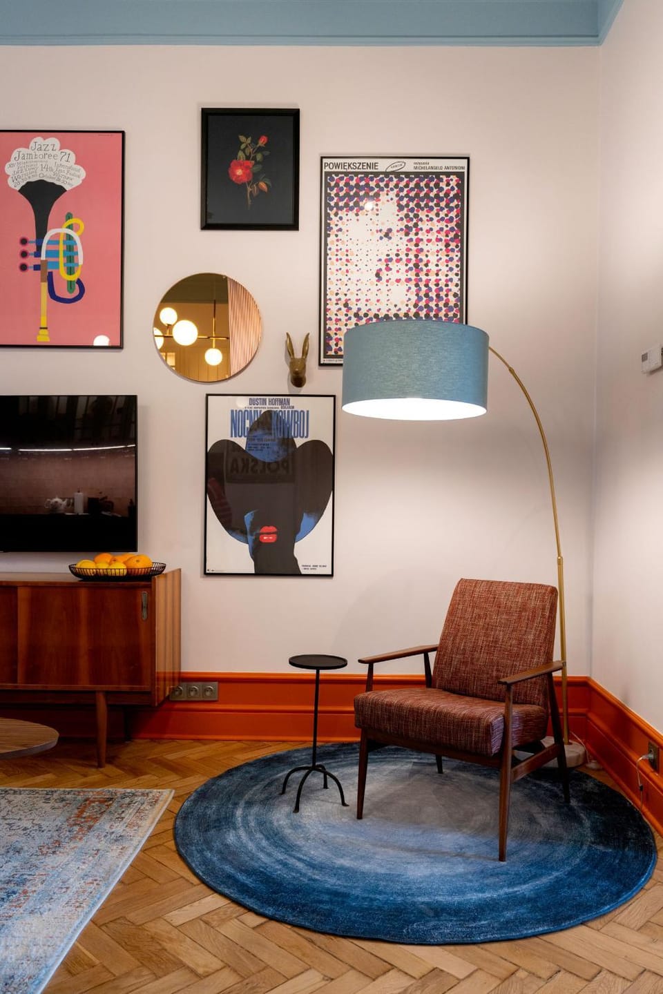 TV and multimedia, Living room, Decorative detail, Seating area