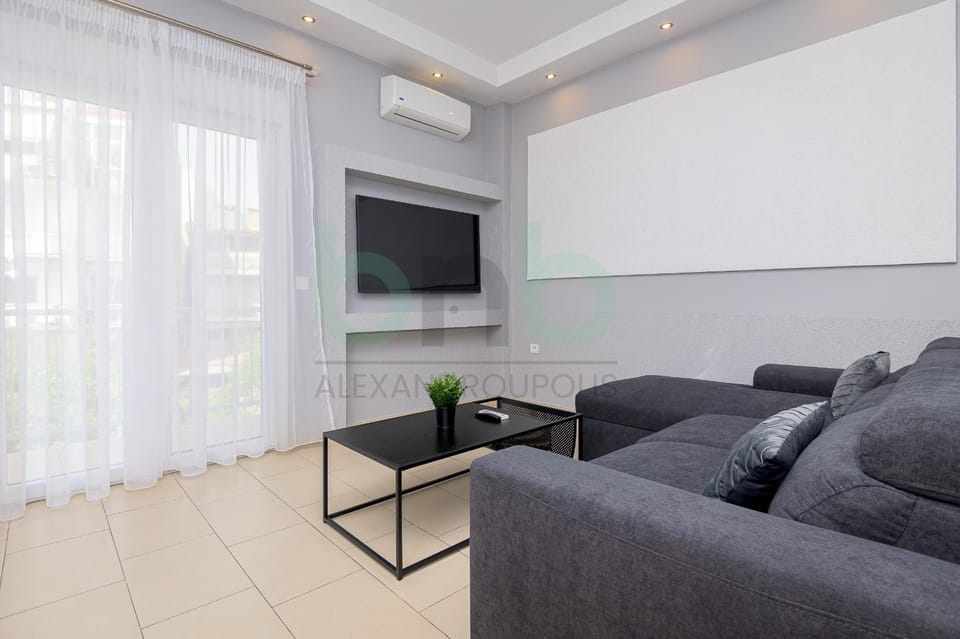 TV and multimedia, Living room, Seating area, air conditioner