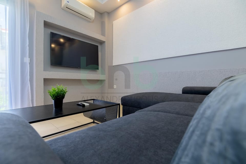 TV and multimedia, Living room, Seating area, air conditioner