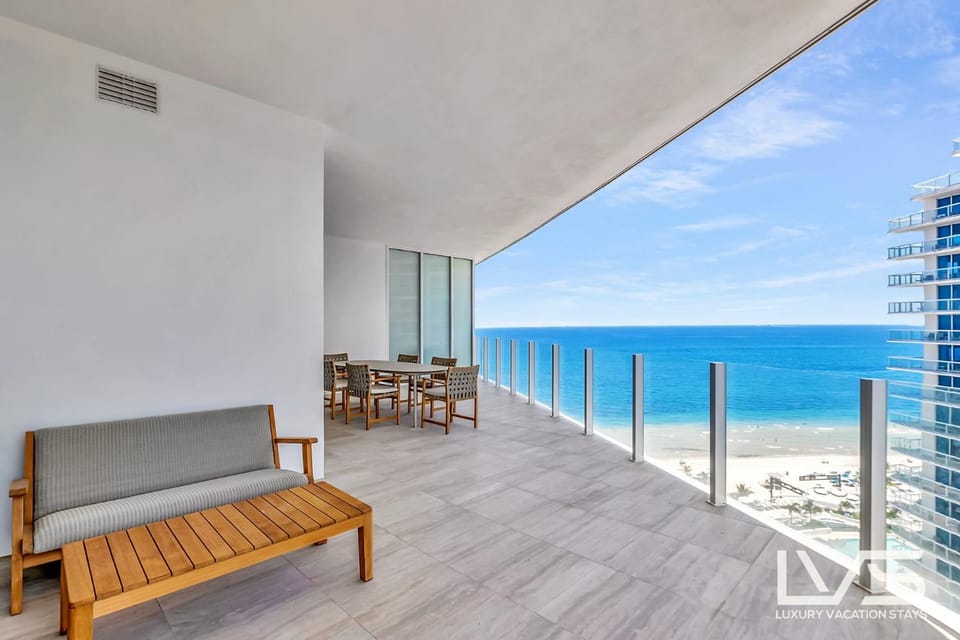 Four Seasons FTL Beach 2 Bed 2Bath Luxury Residence Direct Ocean Views Apartment in Fort Lauderdale