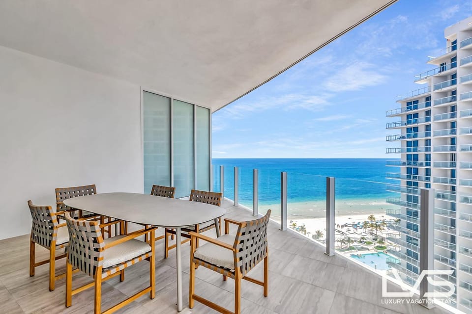 Four Seasons FTL Beach 2 Bed 2Bath Luxury Residence Direct Ocean Views Apartment in Fort Lauderdale