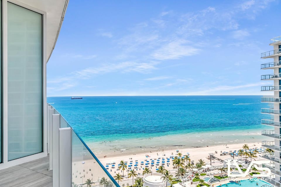 Four Seasons FTL Beach 2 Bed 2Bath Luxury Residence Direct Ocean Views Apartment in Fort Lauderdale