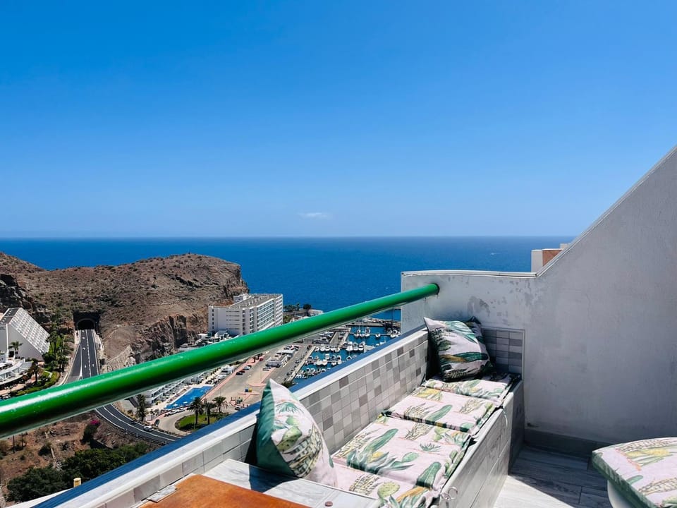 View (from property/room), Balcony/Terrace, Sea view, Swimming pool
