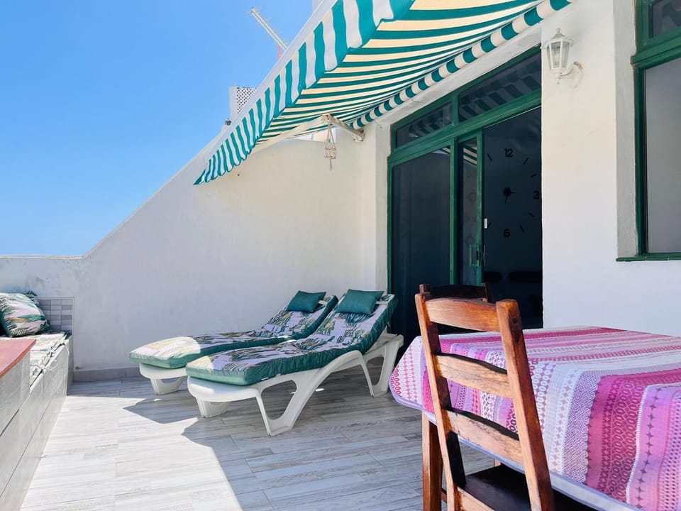 Balcony/Terrace, sunbed