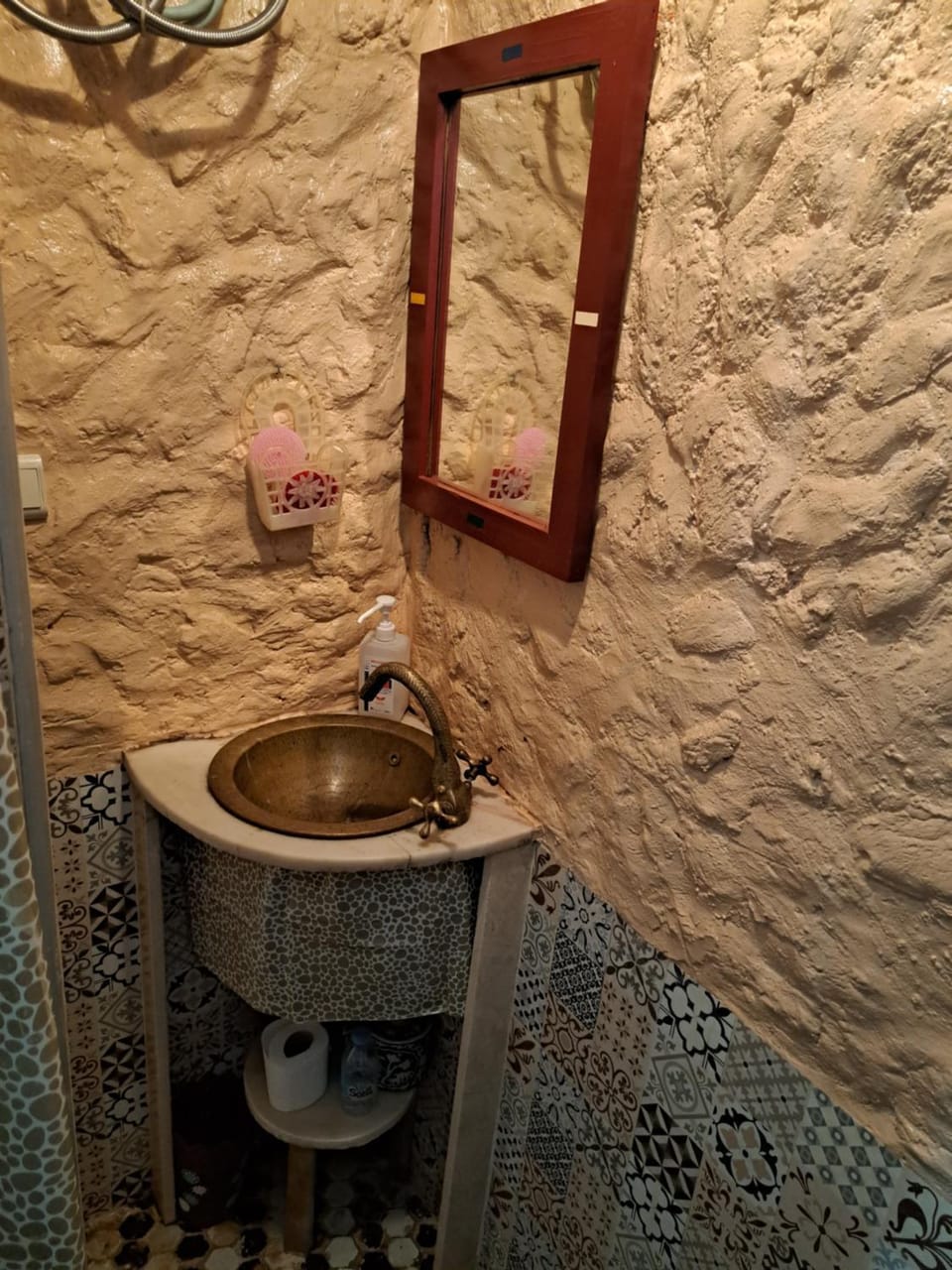 Bathroom, Internal: Not applicable to any particular room