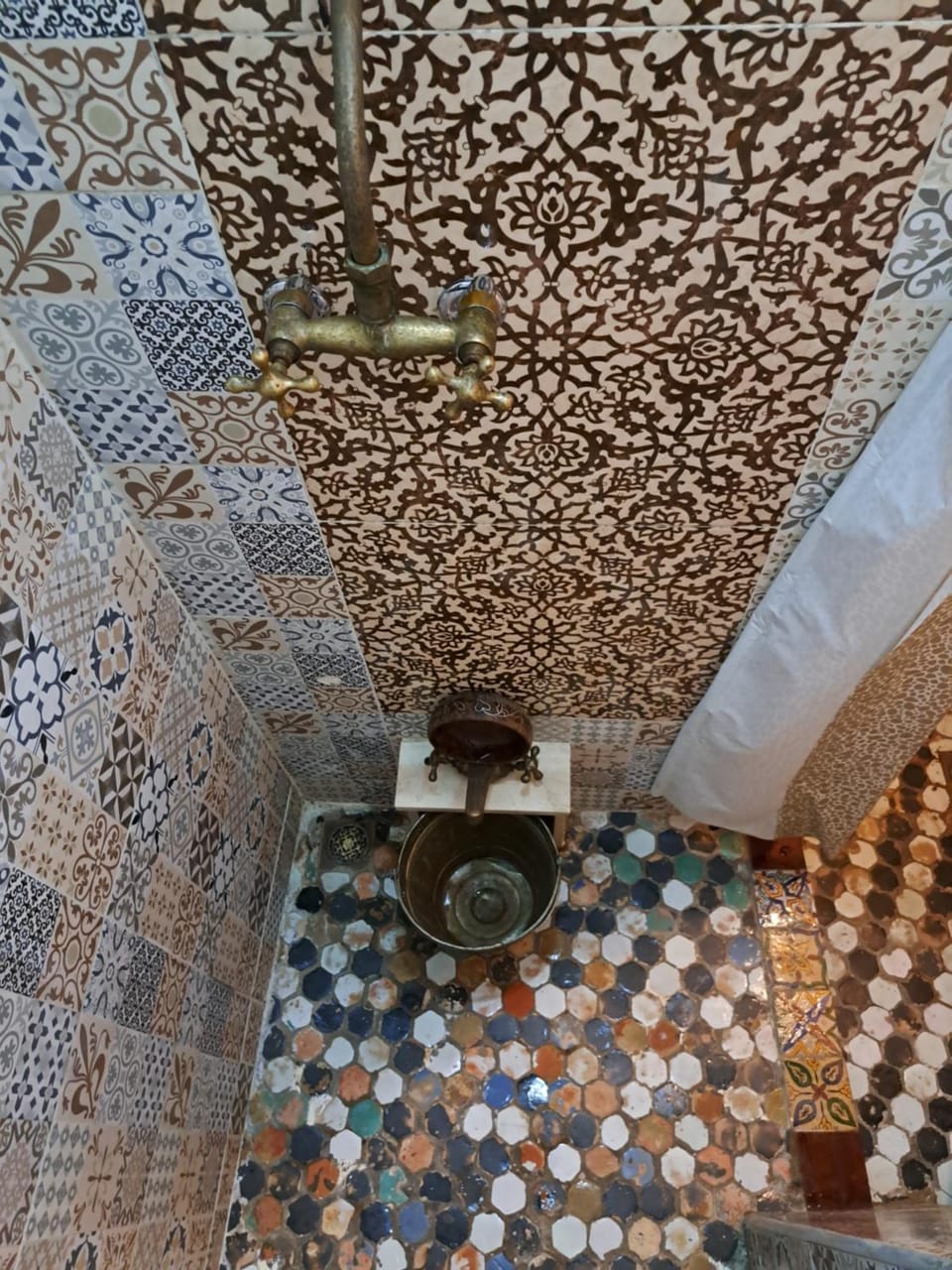 Shower, Bathroom, Internal: Not applicable to any particular room