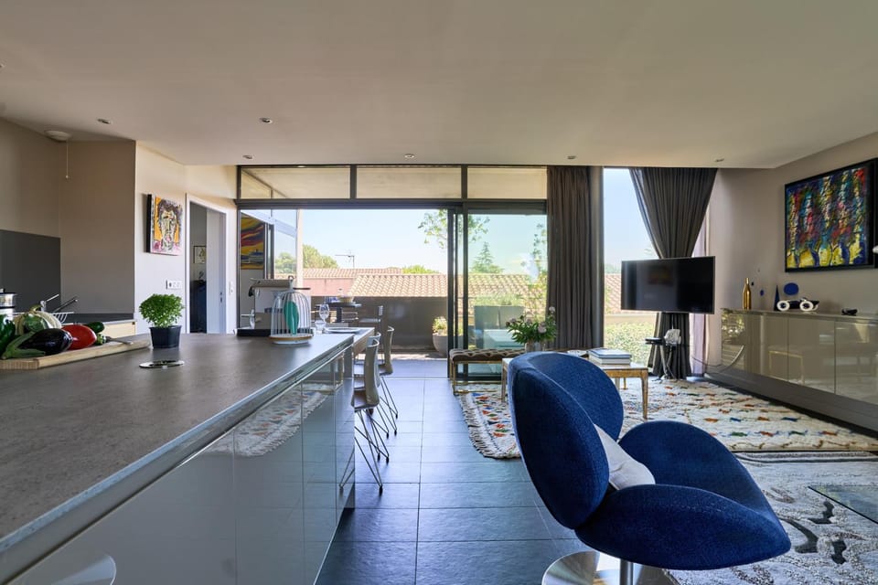 Sérénité au fil de l'eau Appartement de standing 4 étoiles Apartment in L'Isle-sur-la-Sorgue
