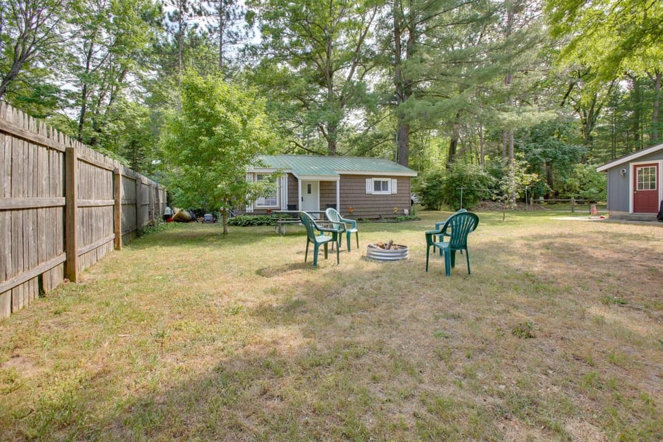 Updated Wellston Cabin, Walk to Lake Beach + Dock! Cabin in Michigan
