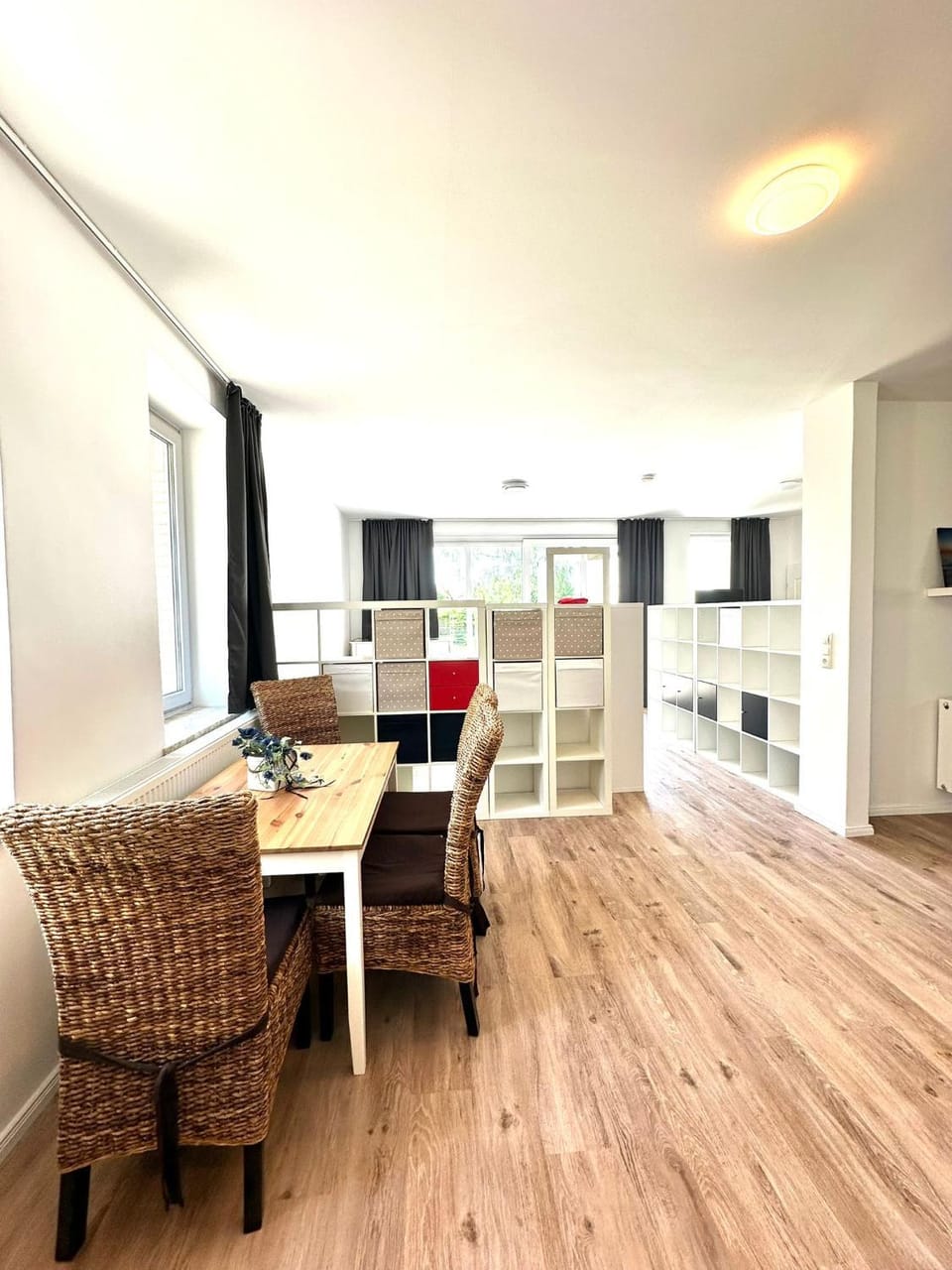 Seating area, Dining area