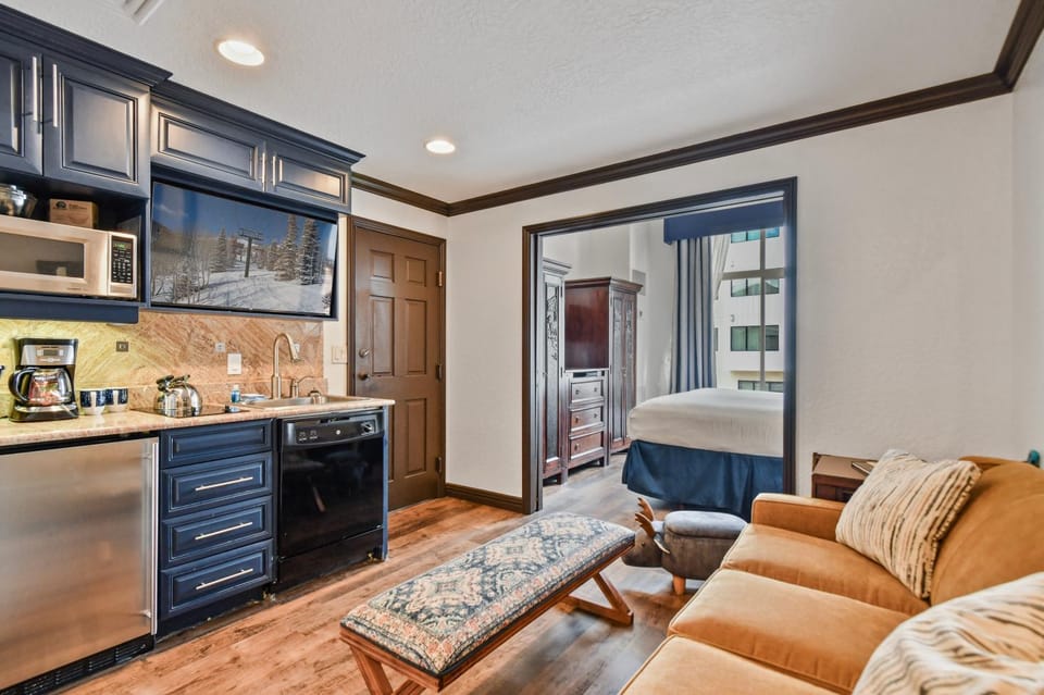 Kitchen or kitchenette, Living room