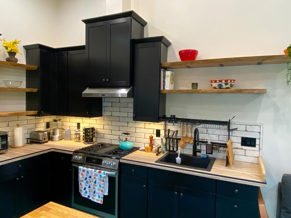 Coffee/tea facilities, Kitchen or kitchenette, minibar, pet friendly, stove, toaster