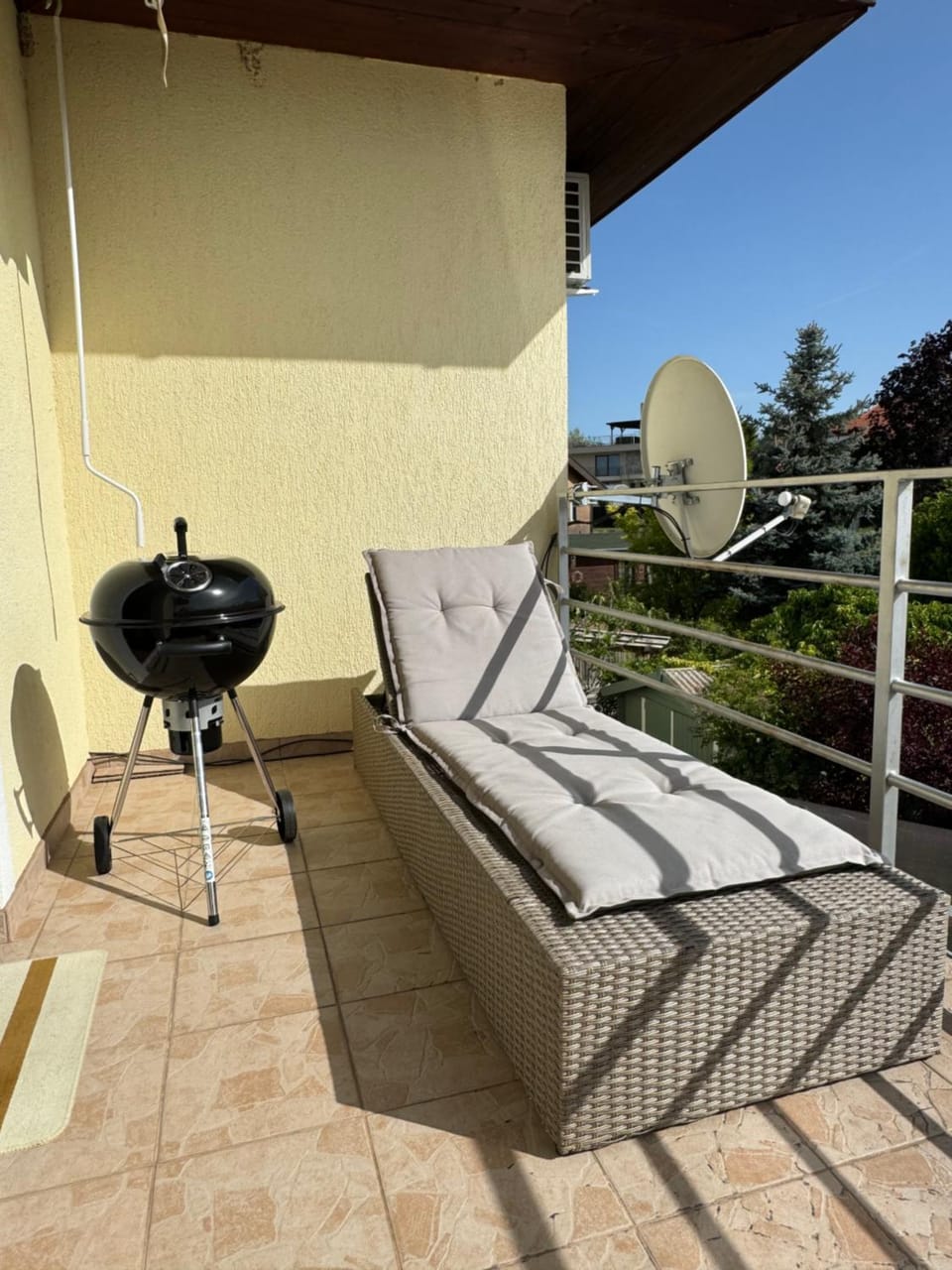 Pauzo Panorama Apartment in Balatonszárszó