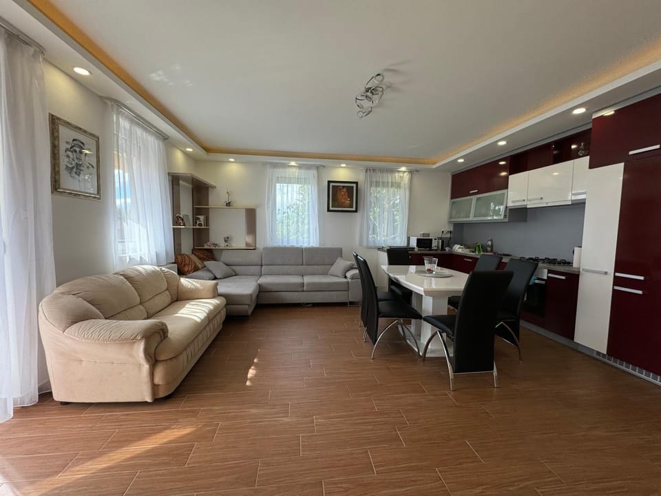 Pauzo Panorama Apartment in Balatonszárszó