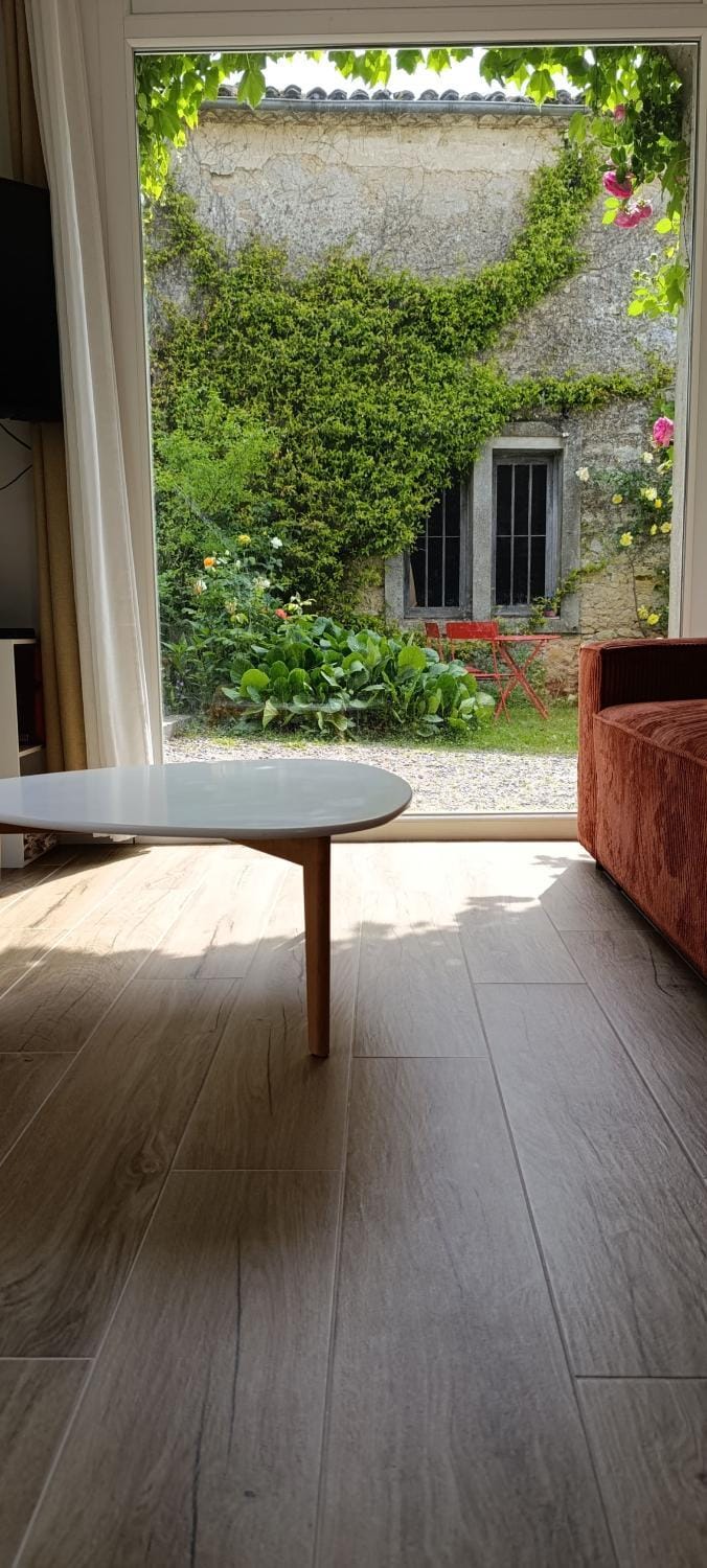 Day, Living room, Seating area, Garden view