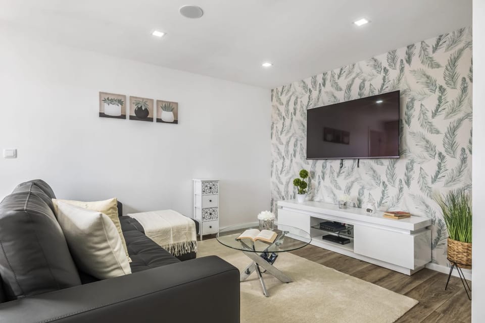 Communal lounge/ TV room, Living room