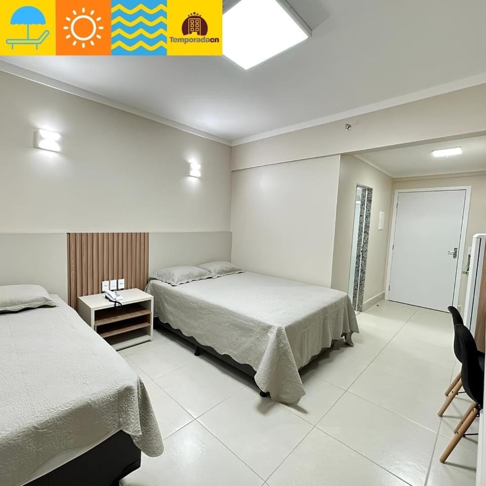 Bed, TV and multimedia, Photo of the whole room, Bedroom, towels