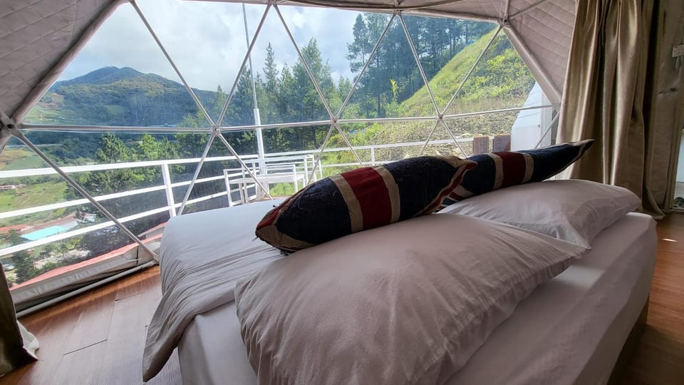 Syameen's Glamping Dome - Queen Bed House in Sabah