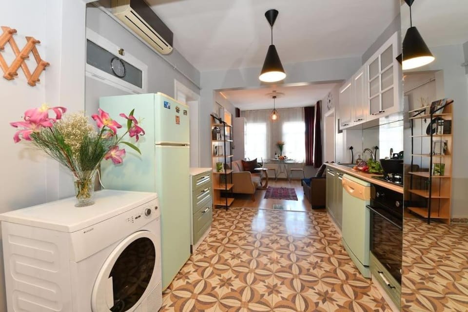 Kitchen or kitchenette, Living room, Seating area, dryer, air conditioner