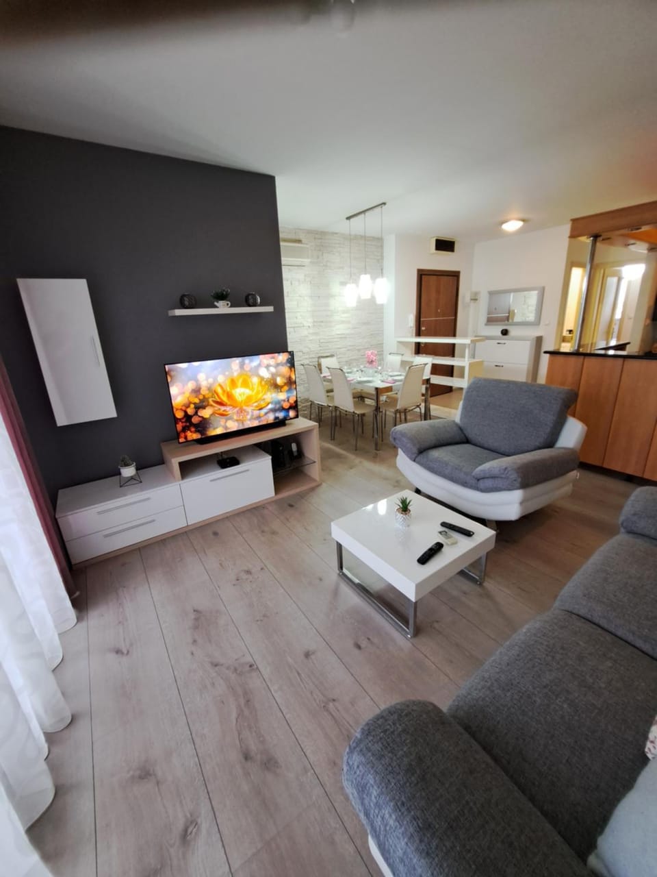 TV and multimedia, Living room, Seating area