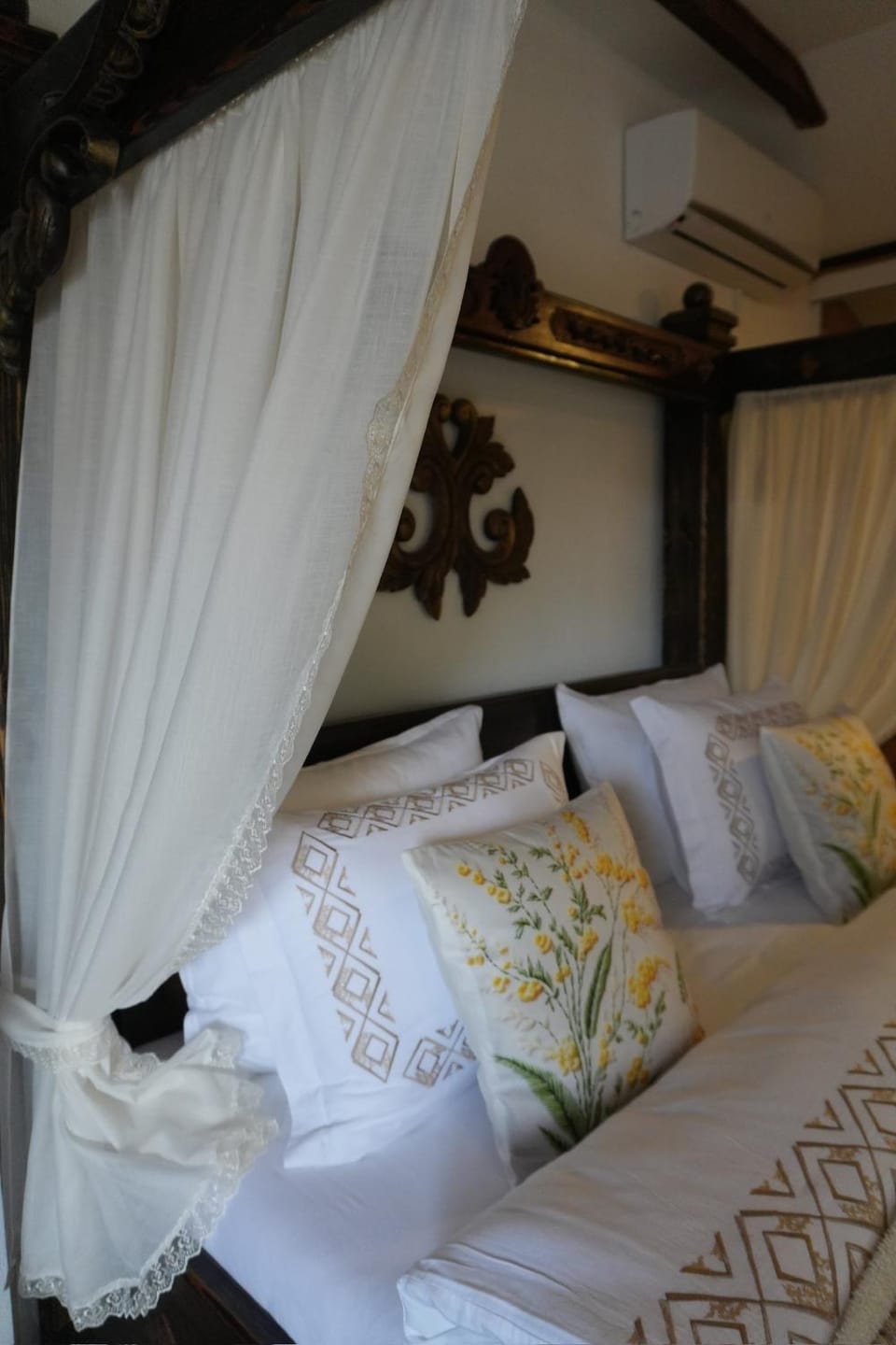Curtea Domneasca Hotel in Moldova
